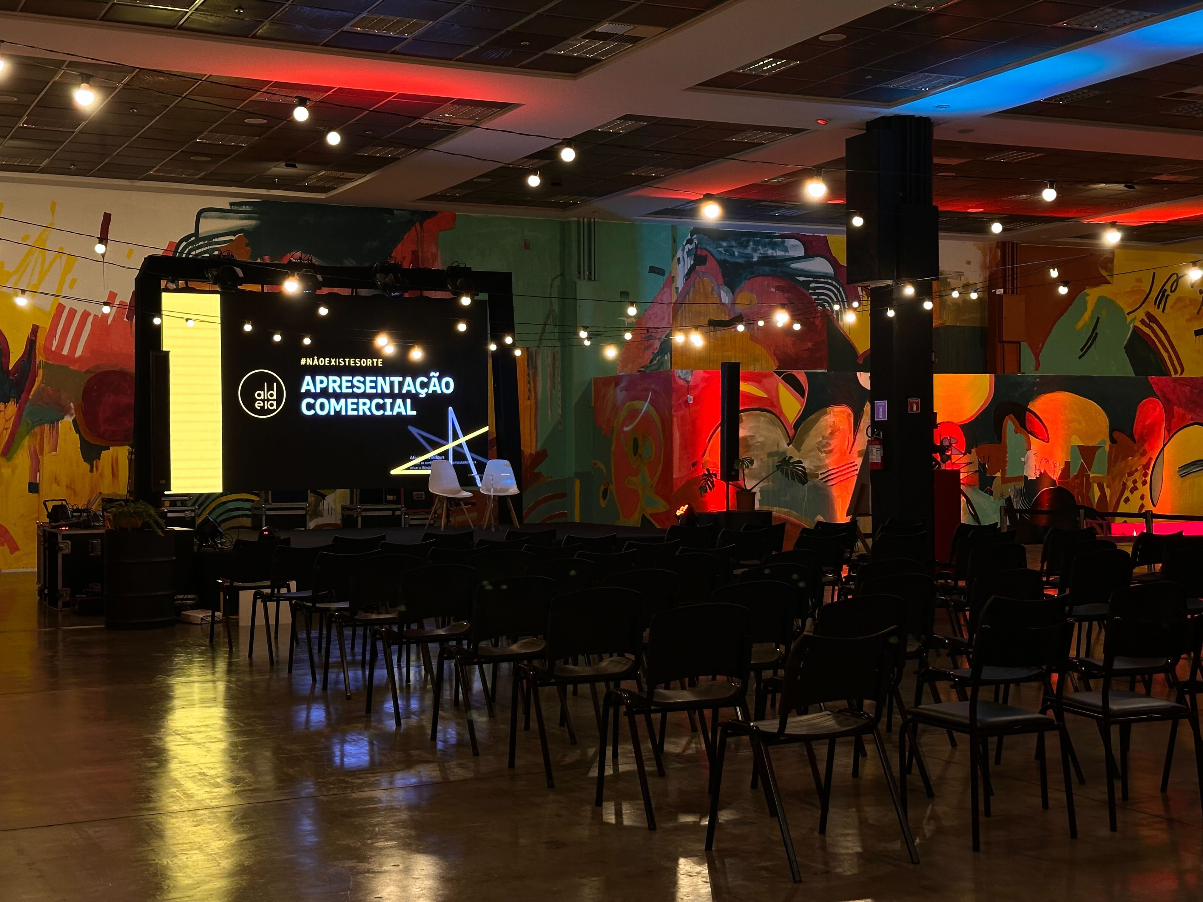 Auditório da Aldeia preparado para evento corporativo